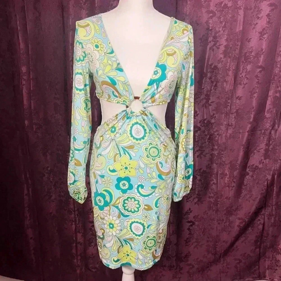 NWOT Almost Famous Hippie Flower Child Cutout Mini Dress Women's Size L - Picture 1 of 7